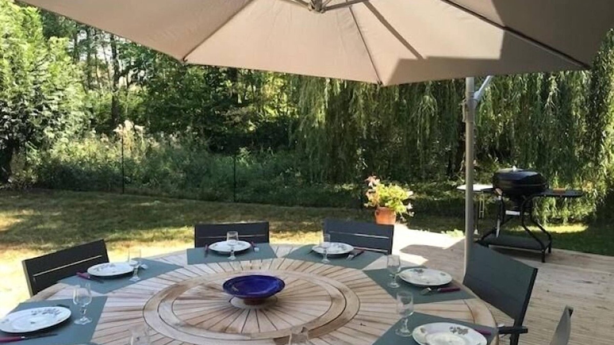 Ardentes Cottage | Charming Retreat in Berry: Heated Pool, Canoeing, Fishing, Near George Sand's House