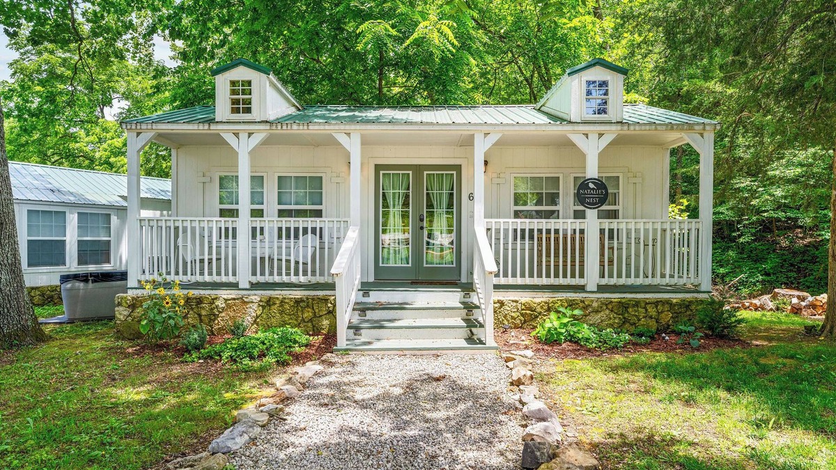 Blue Eye Cabin | Charming Retreat Near Dogwood Canyon, Thunder Ridge, and Branson Fun