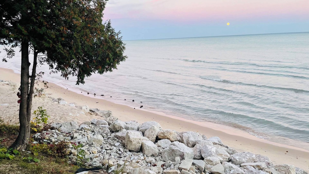 Hingham House | Charming Retreat with Panoramic Views near Oostburg, Sheboygan, and Kohler