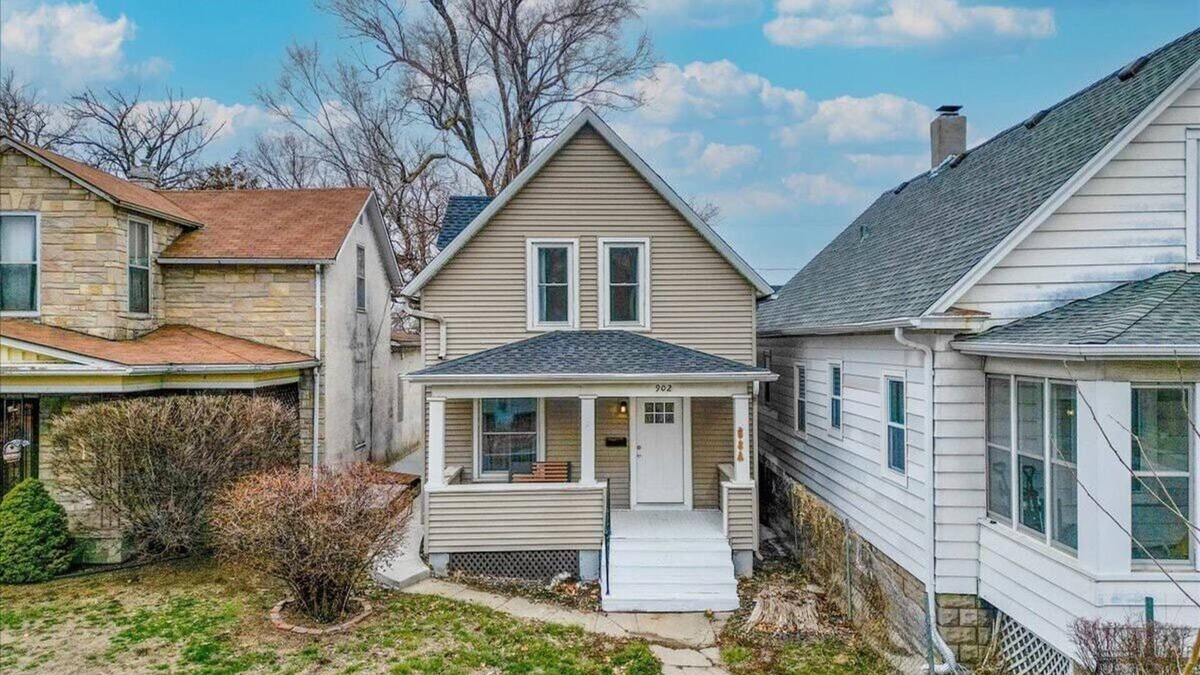 Dahlman House | Charming Retreat - Your Stay Haven in Omaha
