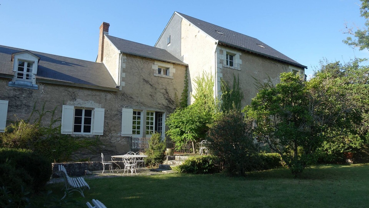 Huisseau-sur-Cosson House | Charming riverside mill with island