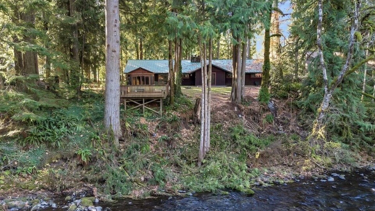 Brightwood House | Charming River Front 3 Bed/3 Ba Home, Pet Friendly, Hot Tub, Ping Pong, Foosball