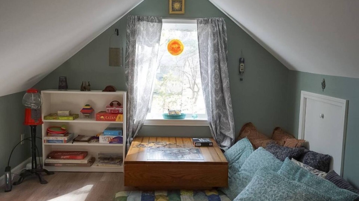 South Hadley Cottage | Charming riverfront cottage on beautiful cove!