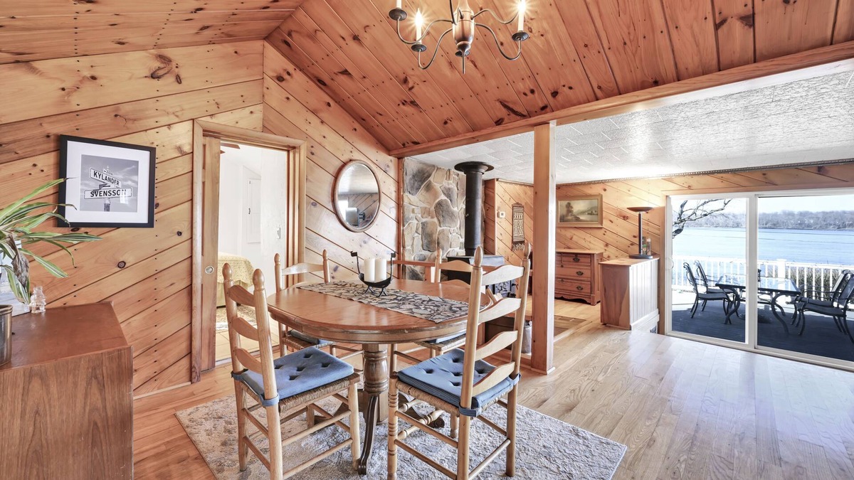 Salunga House | Charming Riverfront Cottage with Amazing Views
