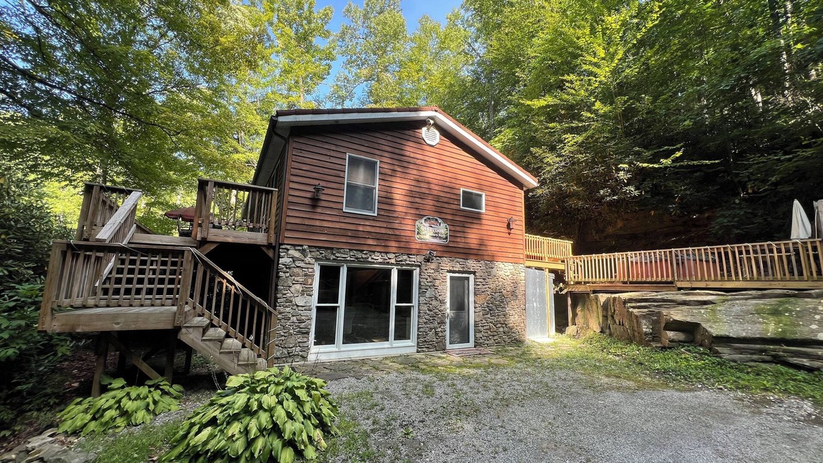 Elkins House | Charming riverfront home with beautiful views, hot tub and game room. Fishing!