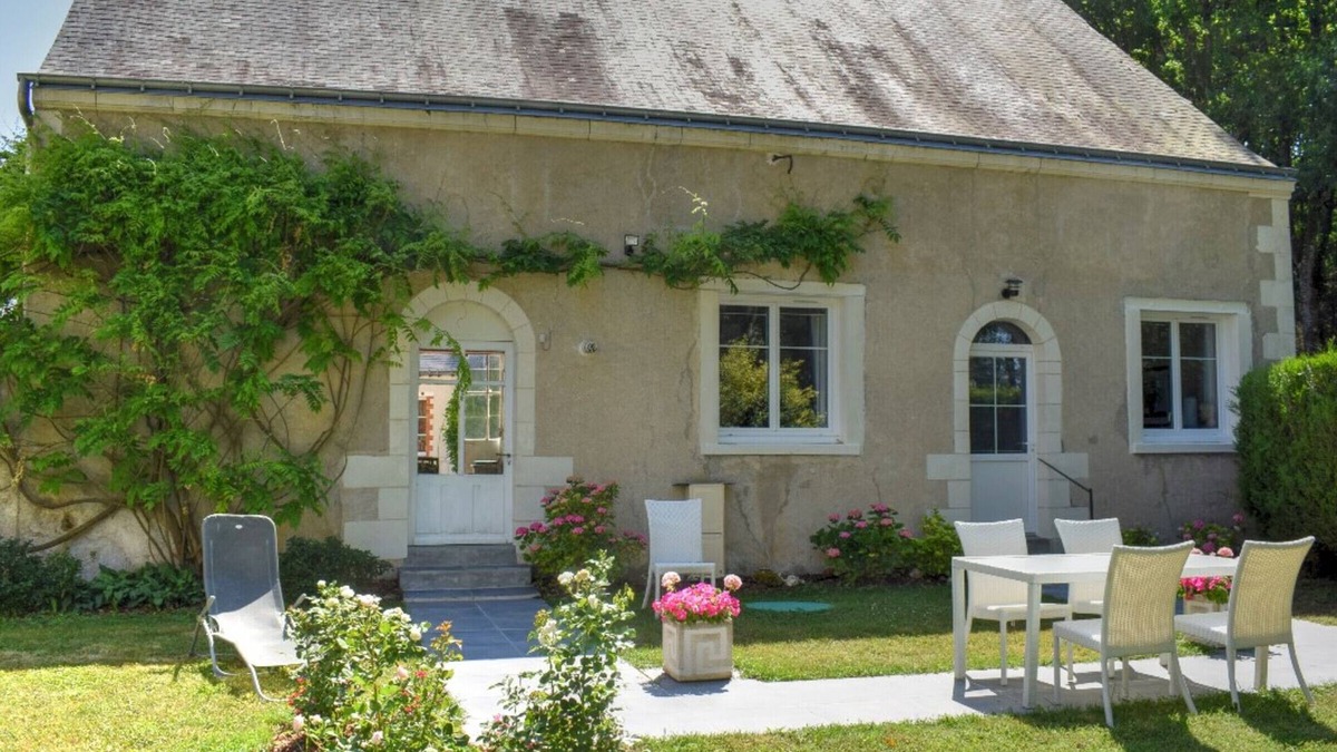 Tauxigny Cottage | Charming Riverside House with Garden, Modern Amenities, Near Loire Castles