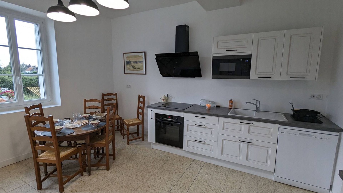 Sigloy Cottage | Charming Riverside Gîte: Family-friendly, Horse-friendly, Perfect for Cyclists