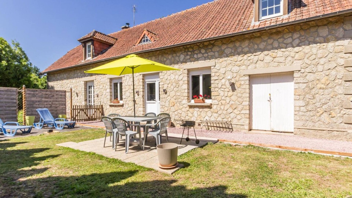 Tribehou Cottage | Charming riverside house with garden, pets allowed