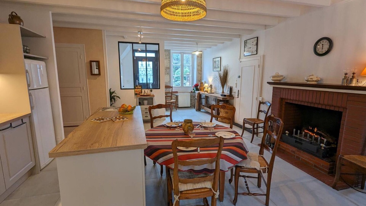 Saint-Mary Cottage | Charming Riverside Moulin: 7 Bedrooms, Vintage Decor, Family-Friendly, Private Garden, Pets Welcome
