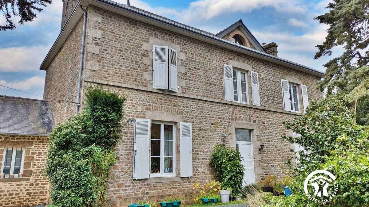 Niort-la-Fontaine Bed & Breakfast | Charming Room in Historic Village House Near Lassay-les-Châteaux