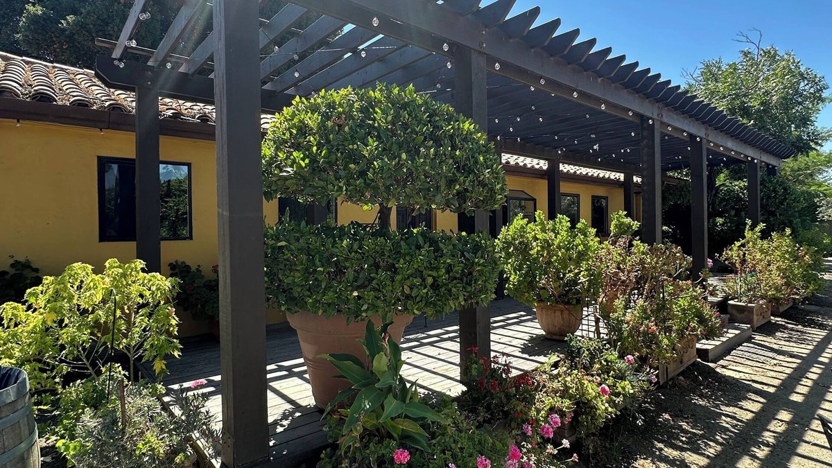 North Woodbridge Cottage | Charming Romantic River Cottage in Lodi Wine and Country