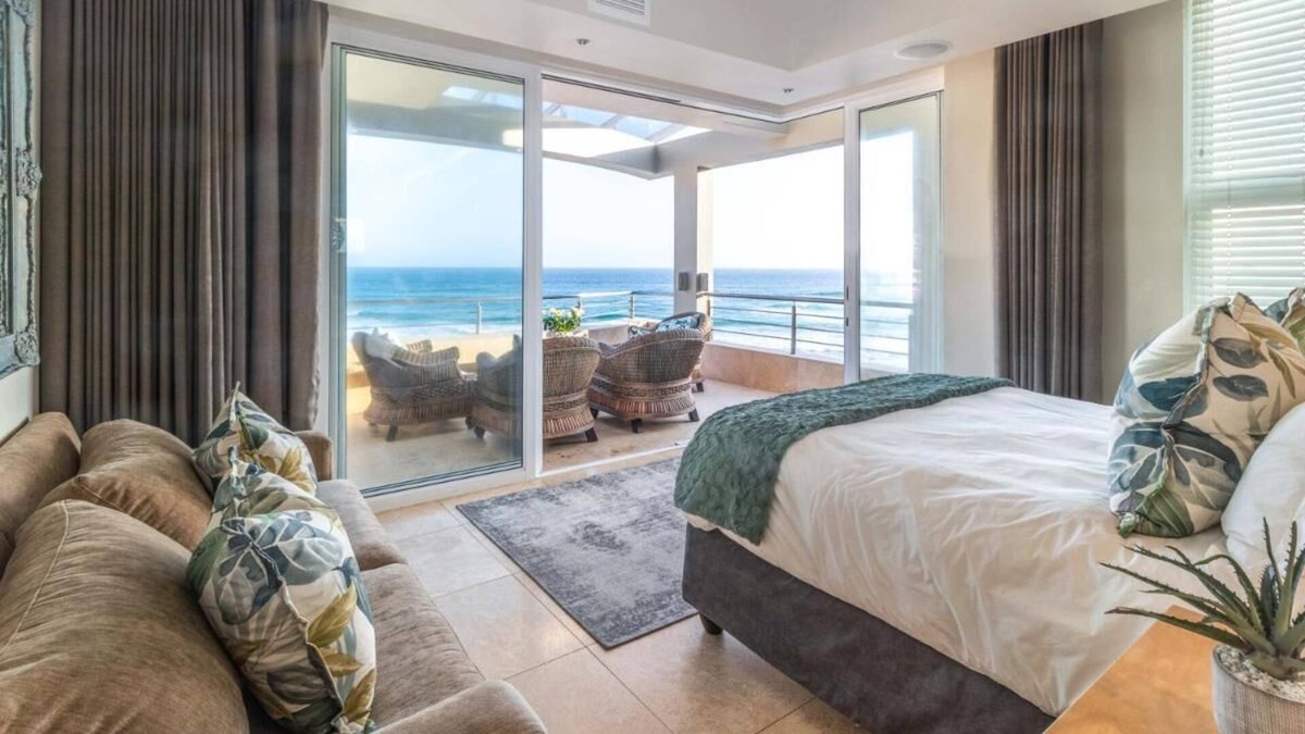 Herolds Bay House | Charming room in a Seafront Villa with its own kitchen and lounge