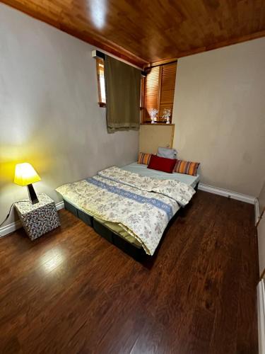 Brampton House | Charming Room In Brampton- 20 mins drive to airport, Plaza, Bus Stop at Walking Distance B4!