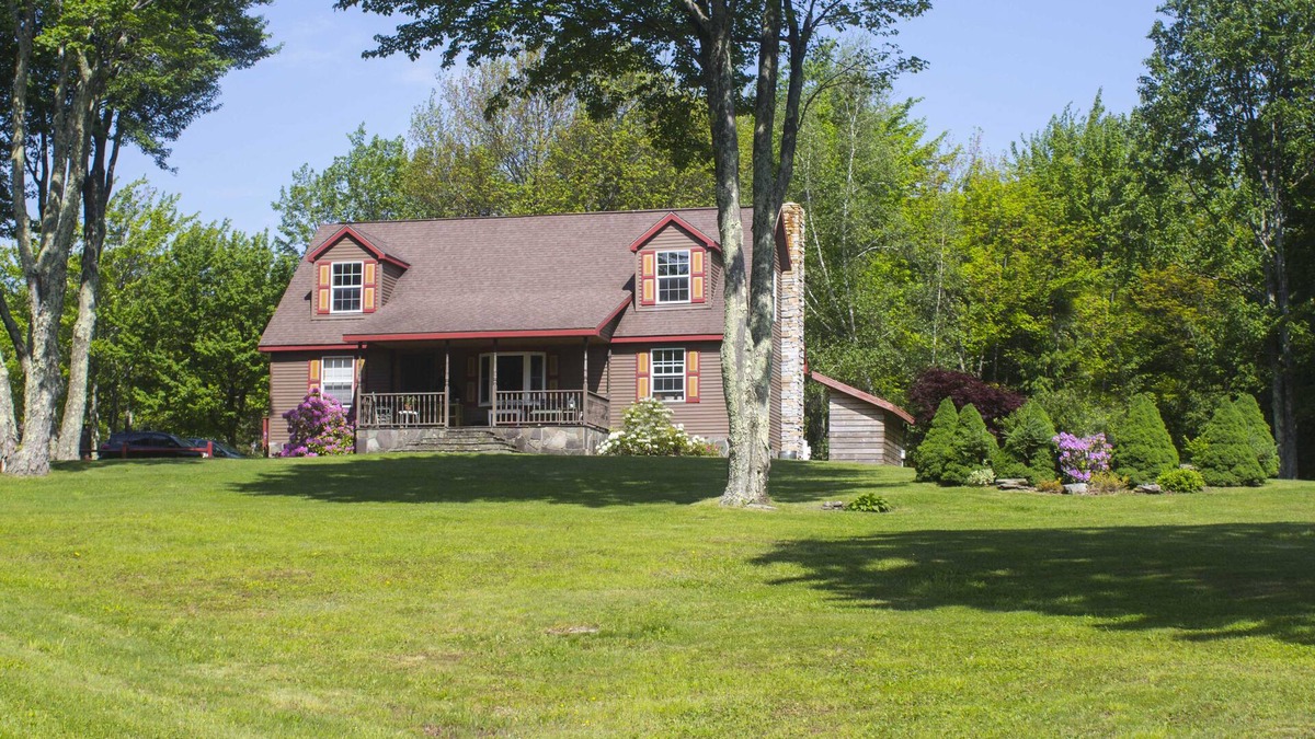 West Kill House | Charming, Roomy, Art-filled House Surrounded by Mountain Views/Natural Beauty