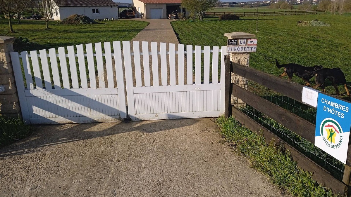 Lantefontaine Bed & Breakfast | "Charming Rural Guesthouse: 5 Hectares, Near Briey & Longuyon, Easy Access to Metz & Verdun"