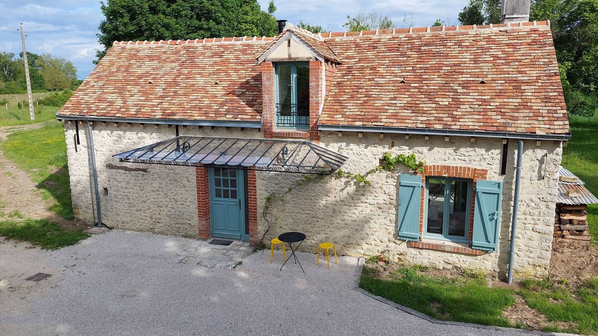 Gemigny Cottage | Charming Rural Retreat with High-Speed Fiber, Home Cinema & Orchard Access