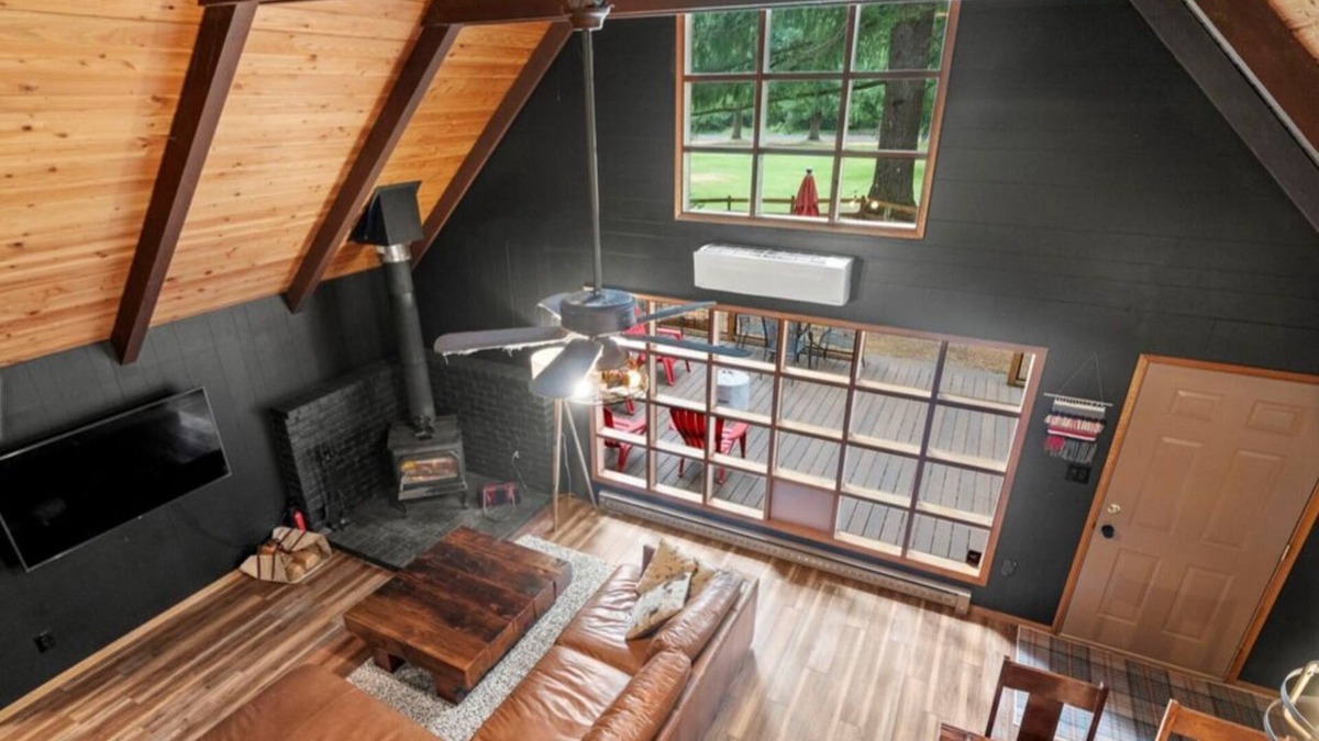 Packwood Cabin | Charming, rustic cabin on the golf course