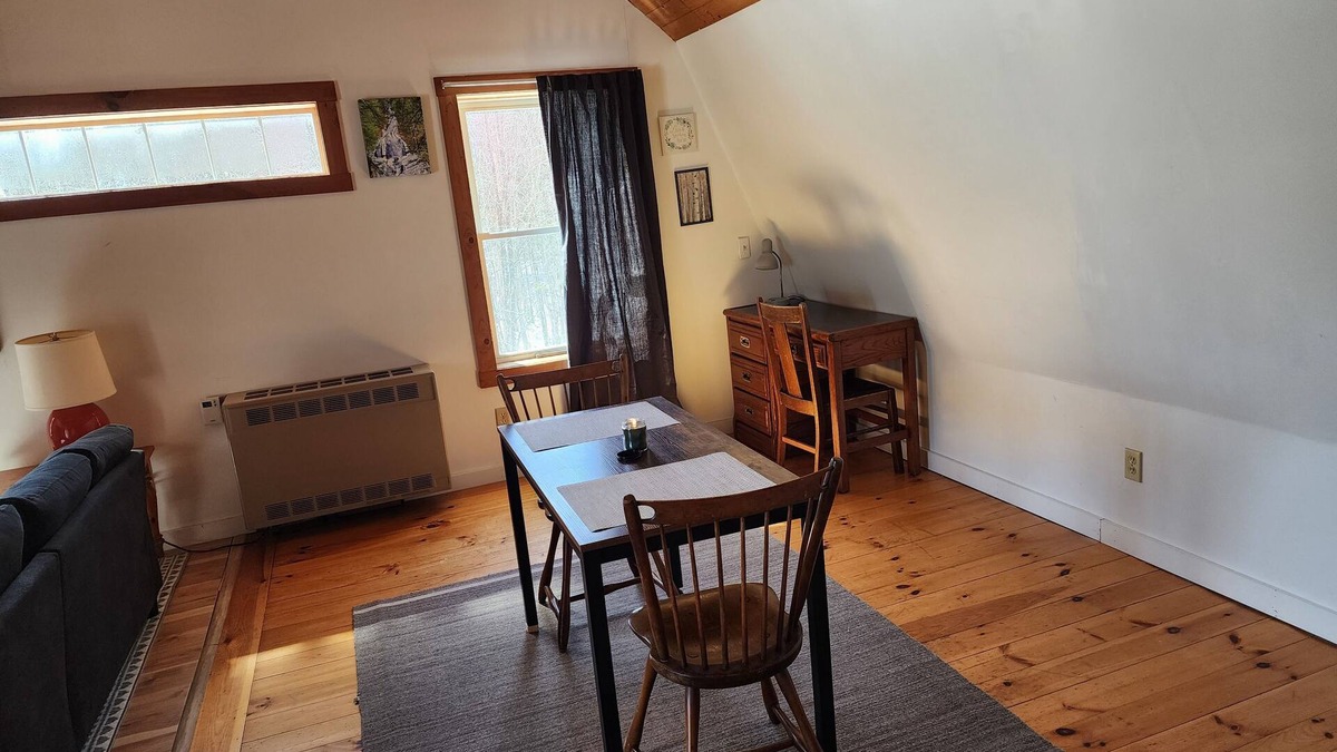 Derby House | Charming rustic loft nestled near Lake Salem.