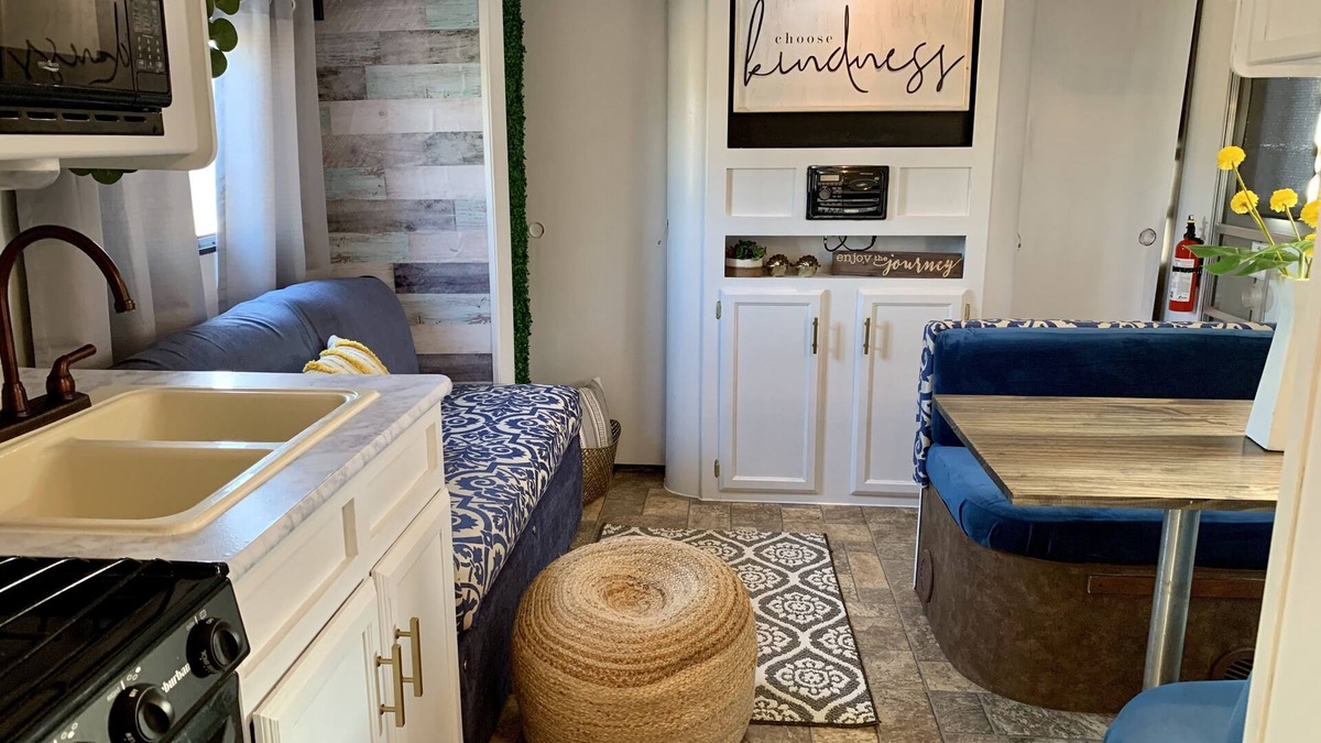 Mercedes House | Charming rv! 3 min from outlet mall