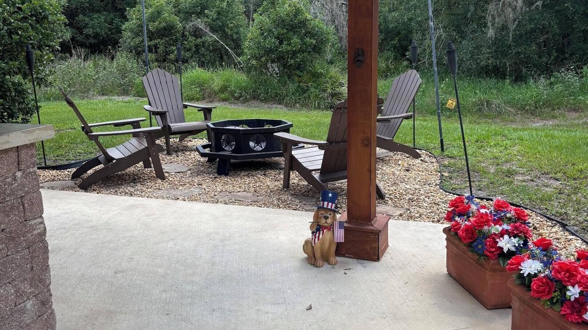 River Ranch RV Rental | Charming RV lot in River Ranch Rv Resort for a peaceful getaway