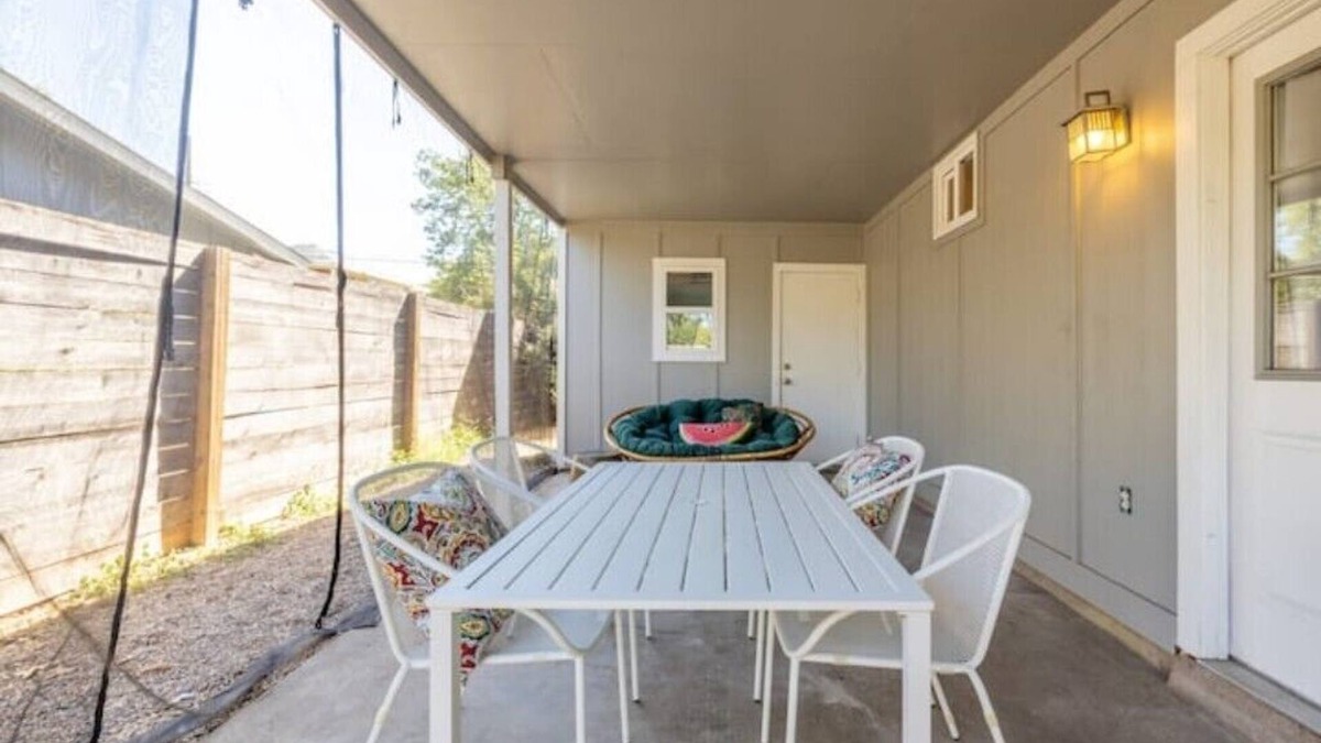 Galindo House | Charming S. ATX Oasis w/Yard, Fire Pit, Parkingnn