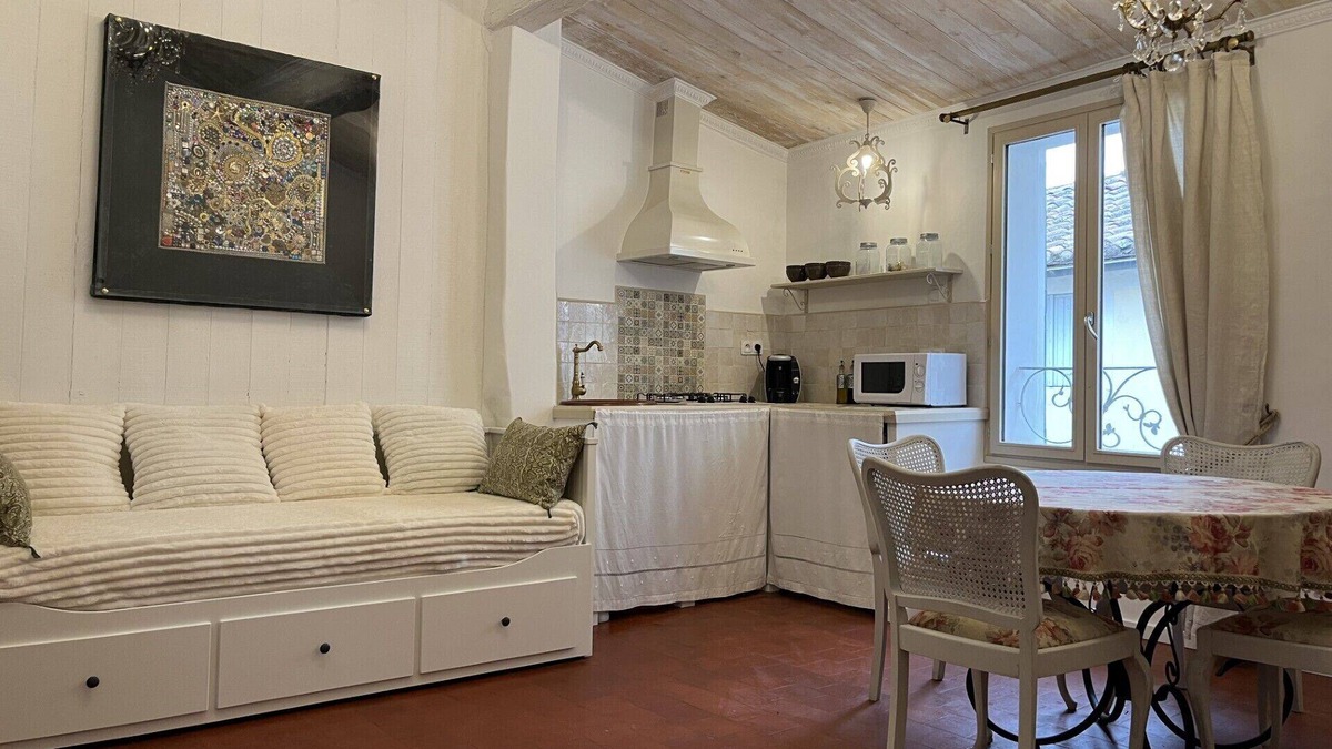L'Isle-sur-la-Sorgue Apartment | Charming studio in downtown L'isle sur la Sorgue