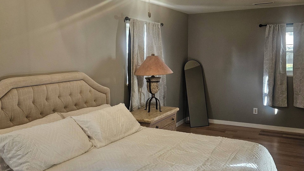 Salem House | Charming Salem Getaway – Comfortable, Convenient, and Close to It All