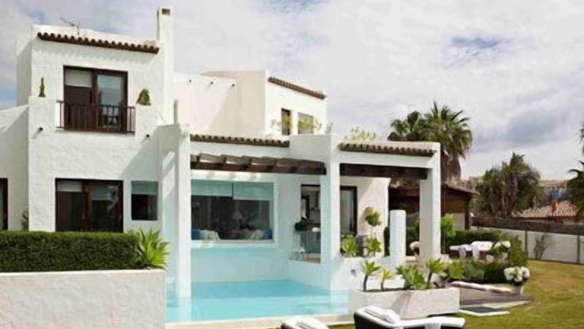 San Diego Villa | Charming sea view unique design villa in sotogrande area