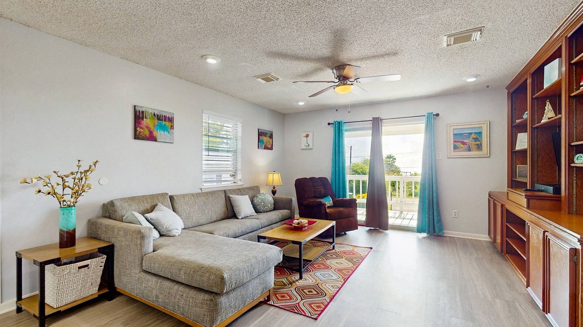 San Leon House | Charming seaside house w/Galveston Bay bay views, fenced yard - Dog Friendly