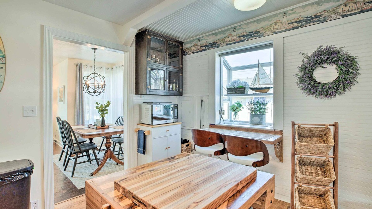 Pacific County Cottage | Charming Seaview Home w/BBQ, Deck & Fire Pit