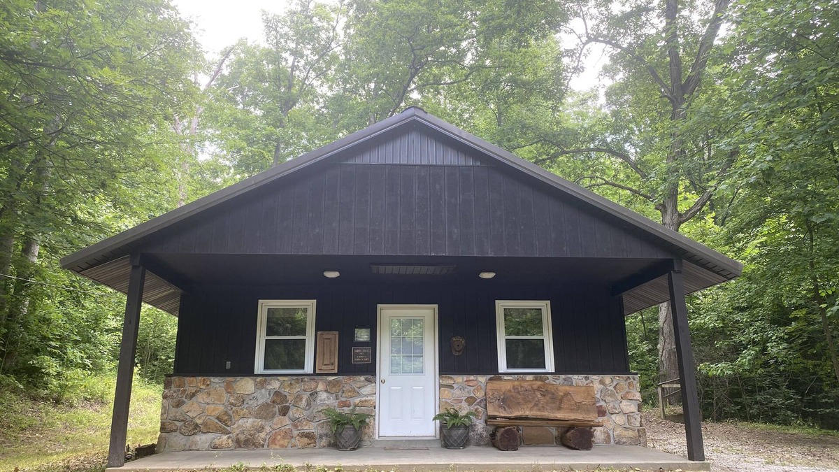 Cape Girardeau Cabin | Charming Secluded Getaway Cabin within minutes of amenities