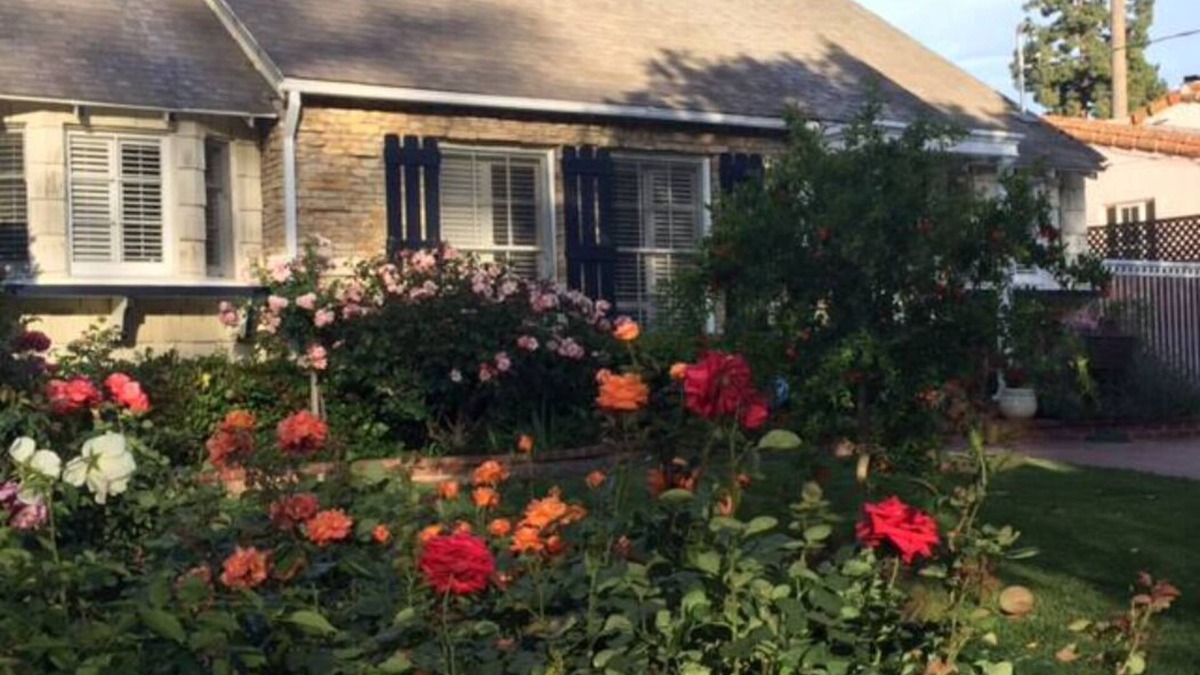 Studio City House | Charming secluded and gated 1-bedroom guesthouse in lovely Studio City