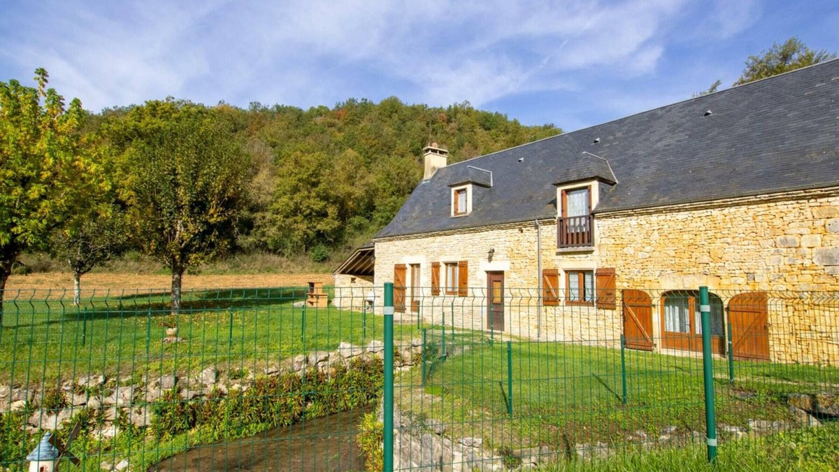 Borreze Cottage | Charming Secluded House with Wood Stove, Near Dordogne and Sarlat, Pet-Friendly