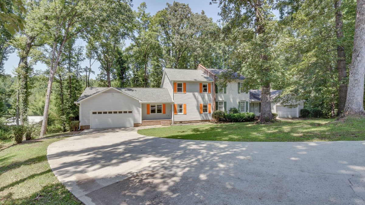 Keowee House | Charming Seneca Home - 3 Mi to Memorial Stadium!