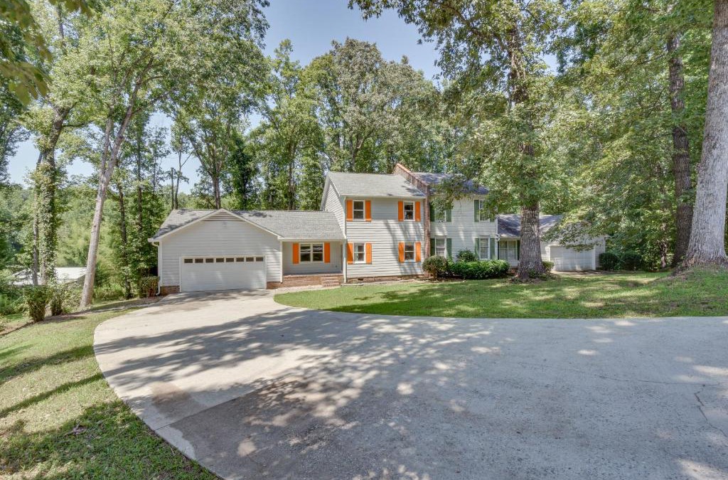 Keowee House | Charming Seneca Home - 3 Mi to Memorial Stadium!