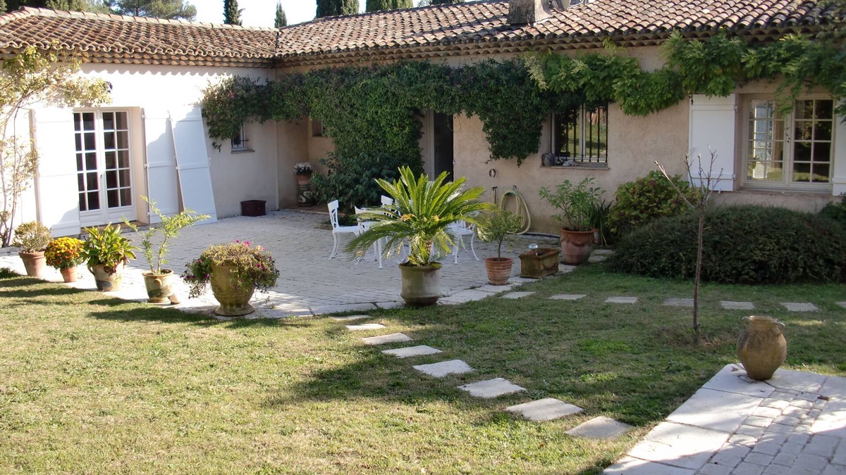 La Grand-Chile Villa | Charming single-storey house, beautiful garden, large swimming pool, very quiet area.