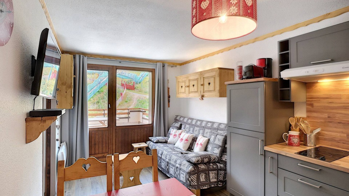 Les Bruyeres Apartment | Charming Ski-In/Ski-Out 2BR Apartment with Terrace, Sleeps 5 - Les Menuires