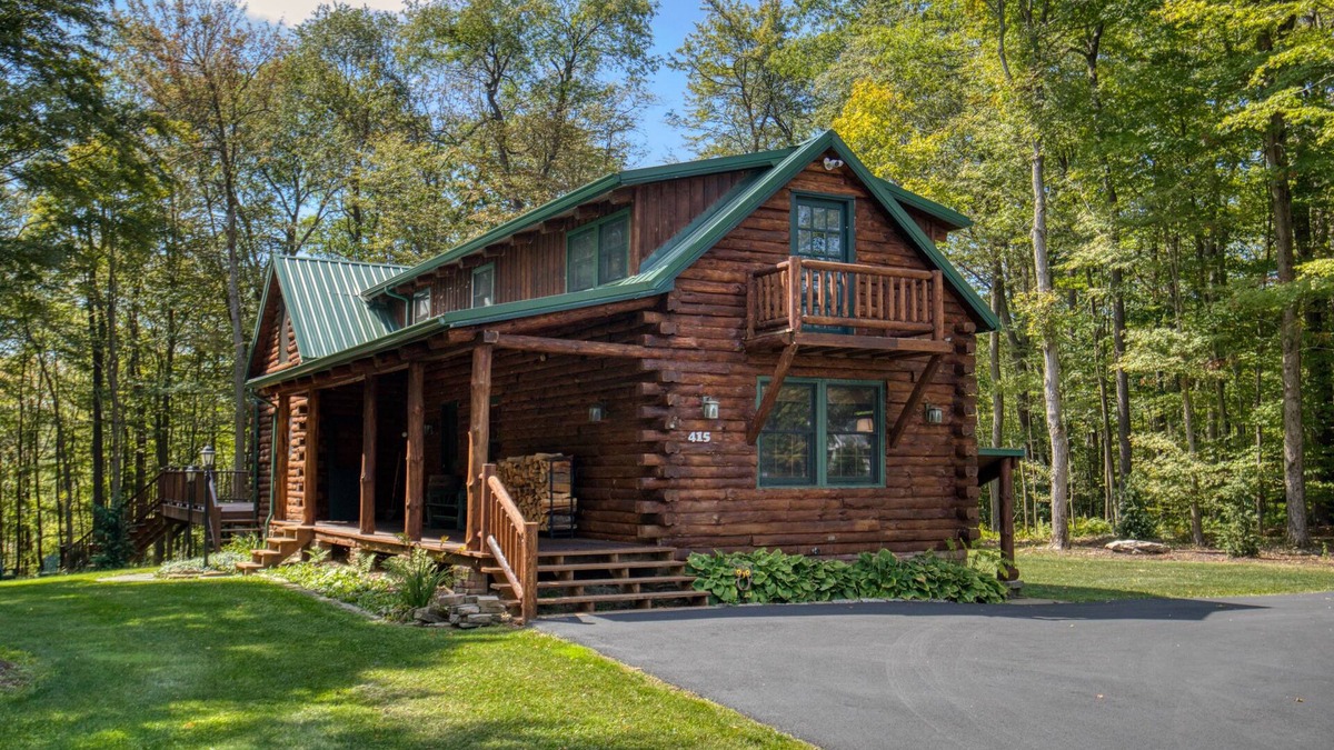 Hidden Valley House | Charming Ski In/Ski Out Log Cabin at Hidden Valley