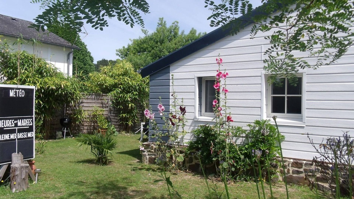Saint-Jean-le-Thomas Cottage | Charming small Gite 100m from the beach of St Jean Le Thomas