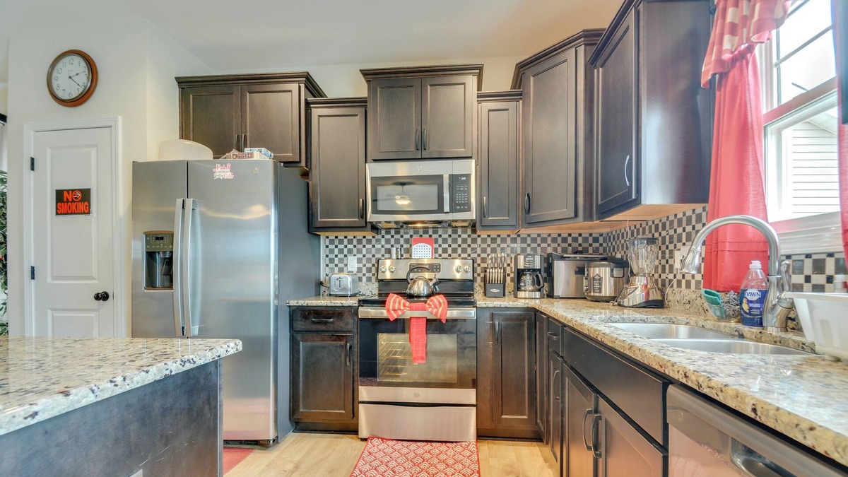 Smithfield House | Charming Smithfield Home ~ 28 Mi to Raleigh!