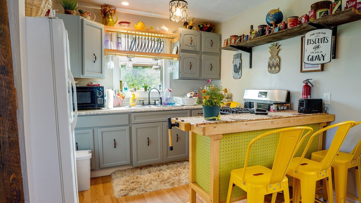 Meadow Bluff Cabin | Charming Smoot Cabin on Working Farm!