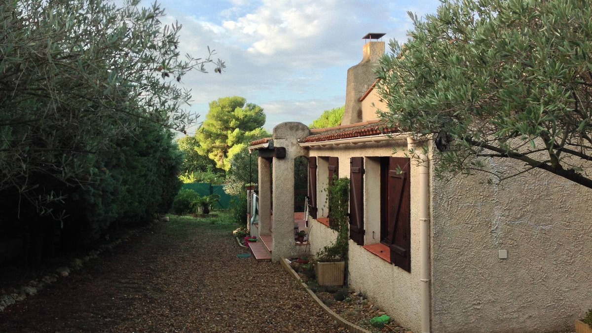 Balaruc-les-Bains Cottage | Charming southern French country house with large garden