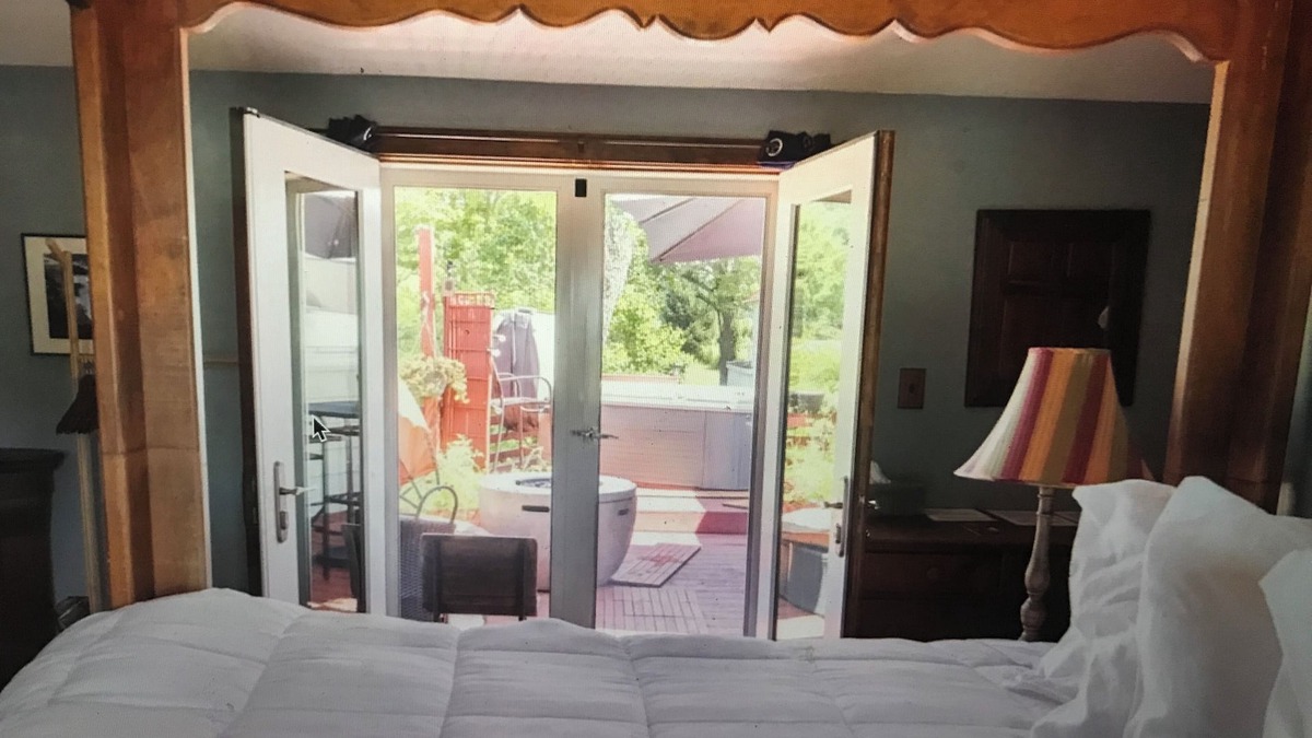 Burdett House | Charming "spa like" home with Hot Tub and Infrared Sauna