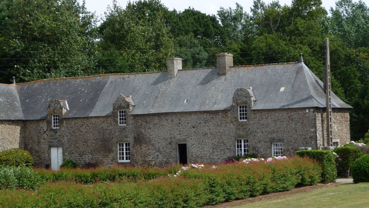 Saint-Malo House | Charming Space and Calm Family House 5 1/2 bedrooms in very large garden