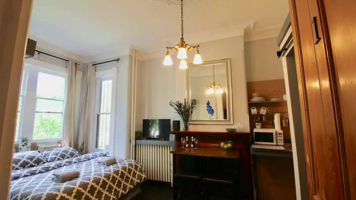Stanton Park Bed & Breakfast | Charming space Steps to Capitol, Supreme Court, Eastern Market