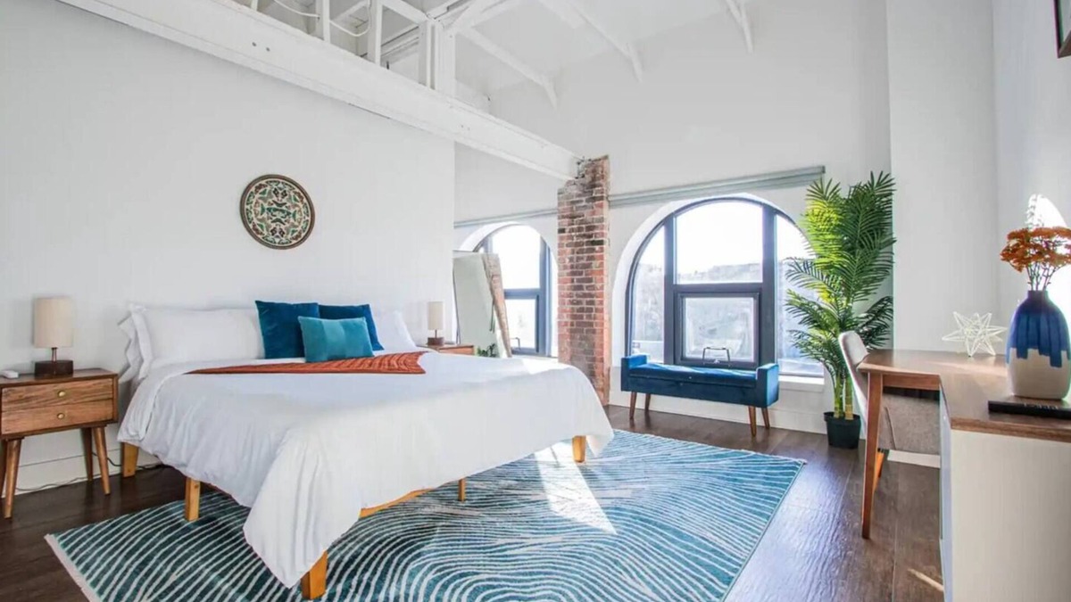 Southmoreland Apartment | Charming Space with Parking/King Bed