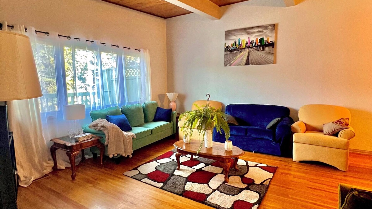 Kingsland Apartment | Charming & Spacious 2BR Upper Suite | Large Kitchen w/Private Entry & Deck