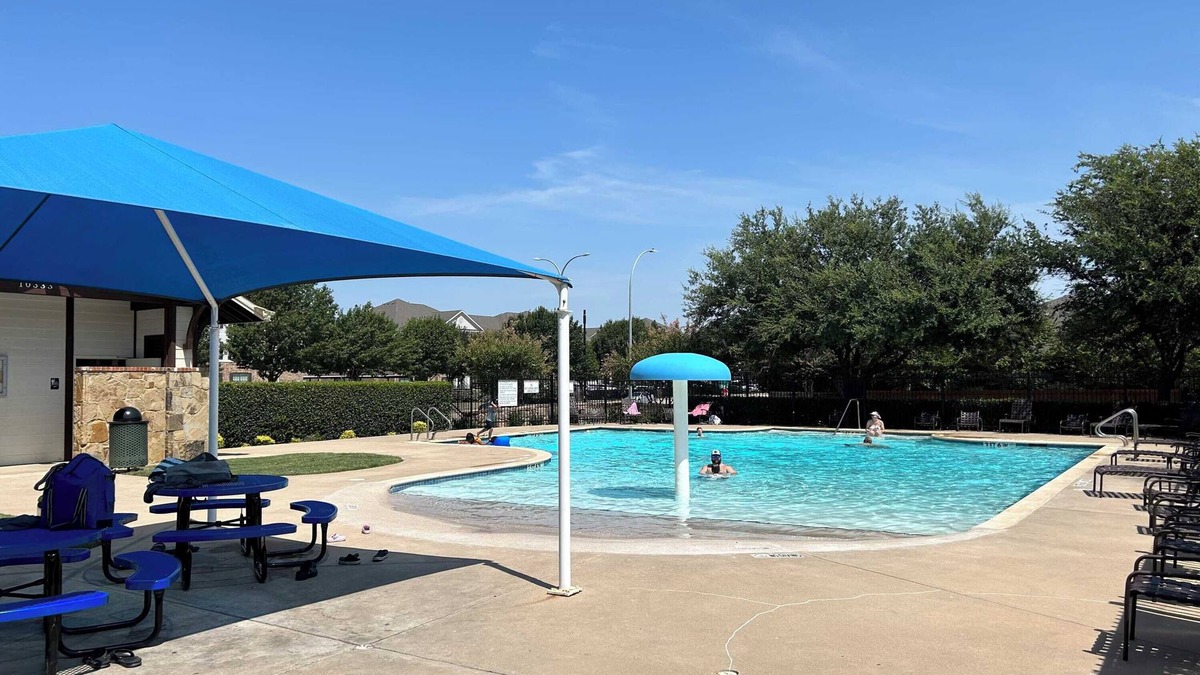 Keller House | Charming Spacious 3BR Retreat ~ Community Pool!