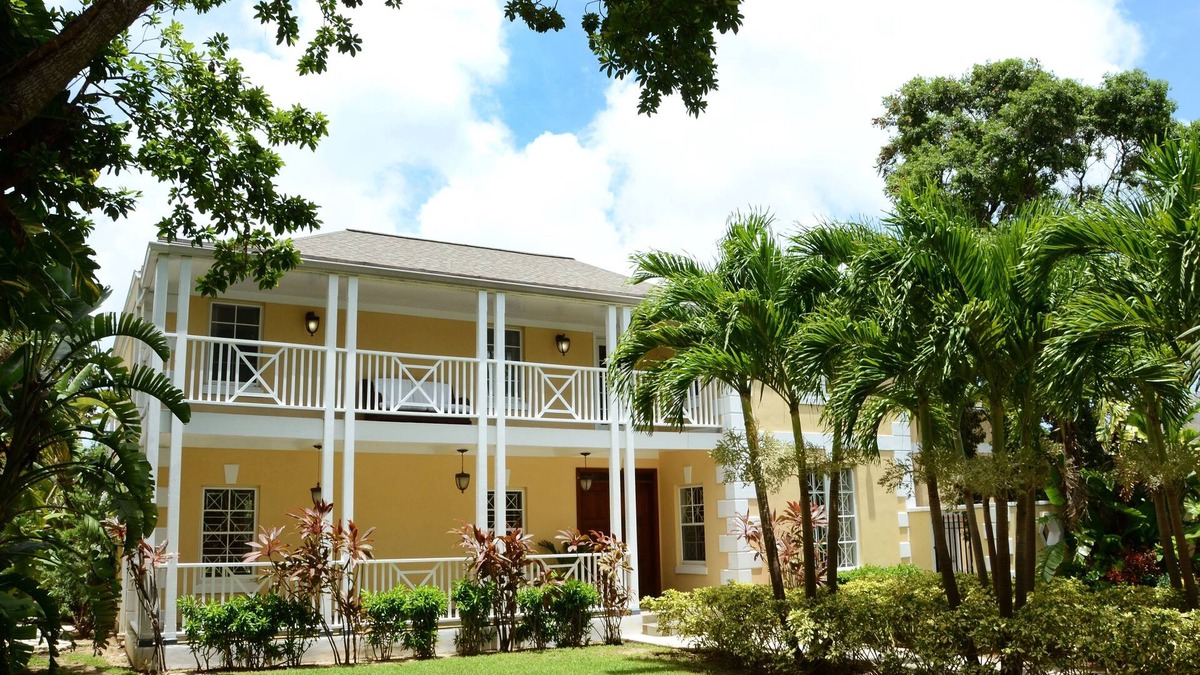 Nassau House | Charming Spacious Bahamian Home