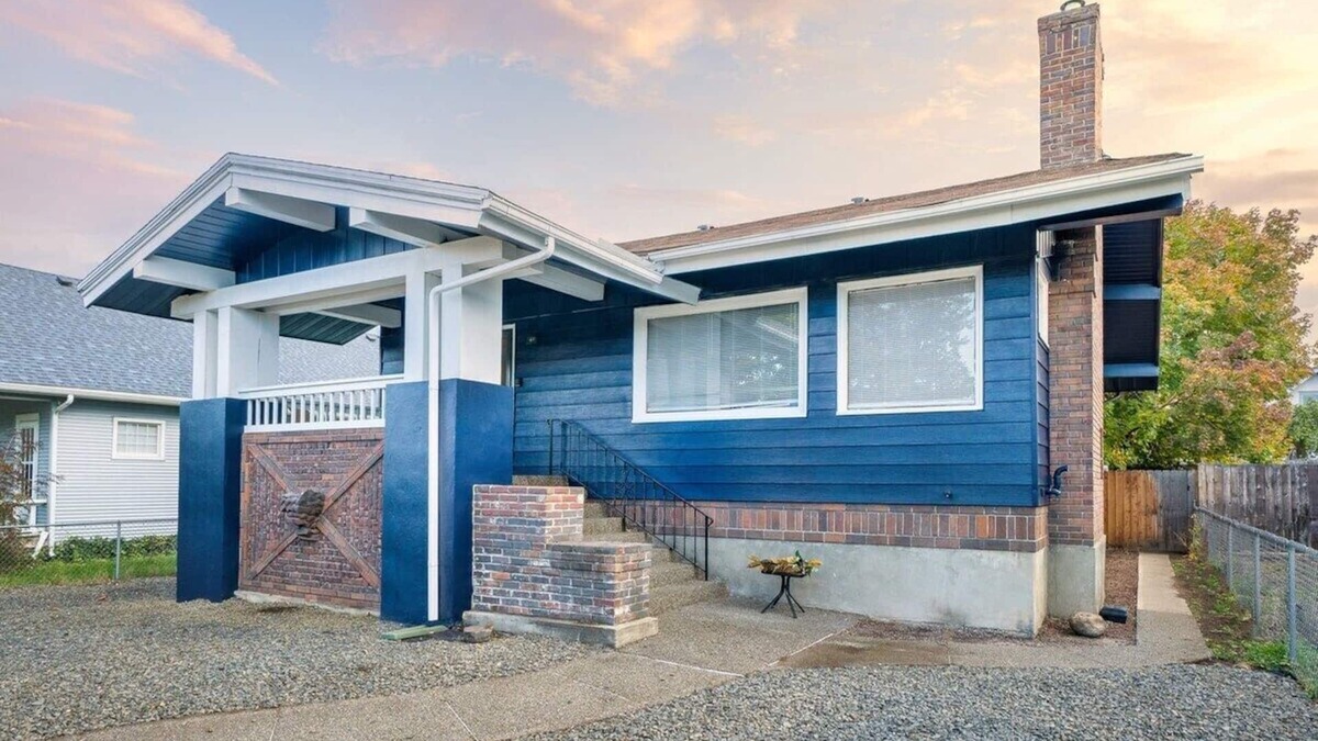 Spokane House | Charming & Spacious Craftsman House